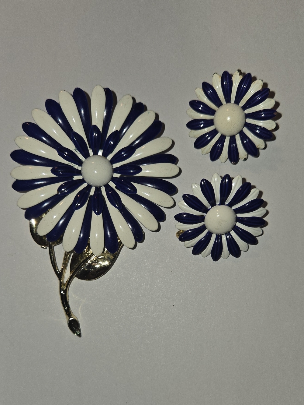 Vintage 1960s Enamel White and Navy Blue Daisy Flower Brooch and Earring Set